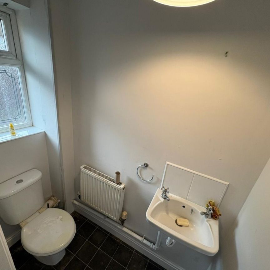 3 bed Semi-Detached - To Let - Photo 1