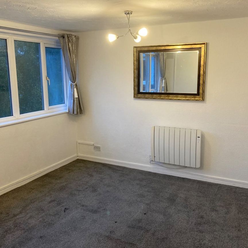 2 Bed Flat, Greendale Road, CV5 - Photo 1