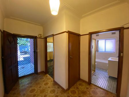 Spacious Brick Home in Cabramatta - Photo 2