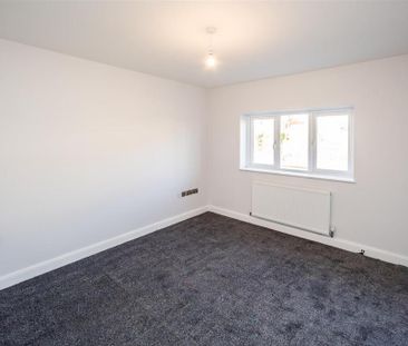 3 bedroom end of terrace house to rent - Photo 1