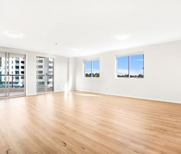 Tastefully Renovated, Sun-Kissed And Expansive, Executive Style Two... - Photo 1