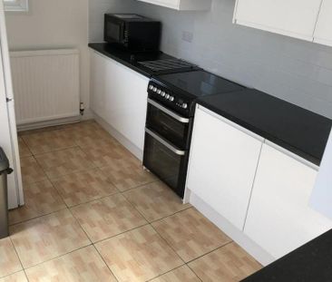 6 bedroom house to rent - Photo 1