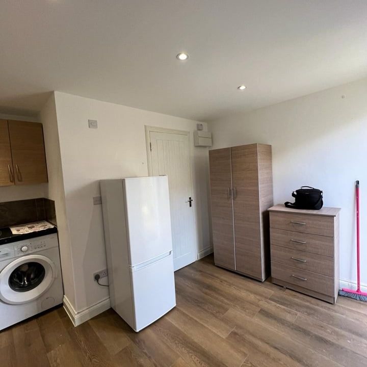 Studio Flat, Gainsborough Road, RM8 - Photo 1