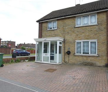 3 bedroom end of terrace house to rent - Photo 3