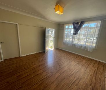 Three Bedroom Family Home - Photo 4