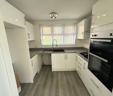 3 bedroom end of terrace house to rent - Photo 6