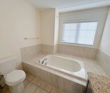 For Lease - 372 Kirkham Drive, Markham, Ontario - Photo 6