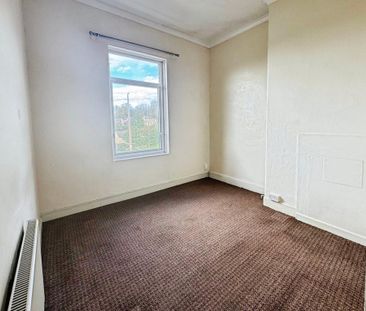2 bedroom end of terrace house to rent - Photo 3