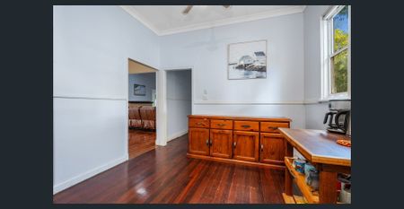 Beautiful 4x1 Home in Piccadilly - Photo 3