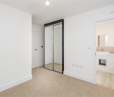 3 bedroom semi-detached house to rent - Photo 4