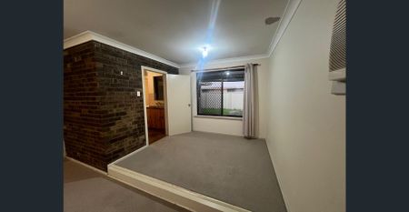 Cosy Property in Top Locale Parkwood. Live an easy & convenient lifestyle with all the nearby amenities! - Photo 3