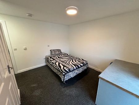 1 bedroom in a flat share to rent - Photo 4