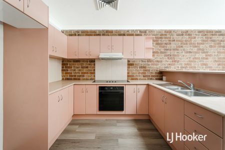 Great 3 Bedroom Home - Available Now! - Photo 3
