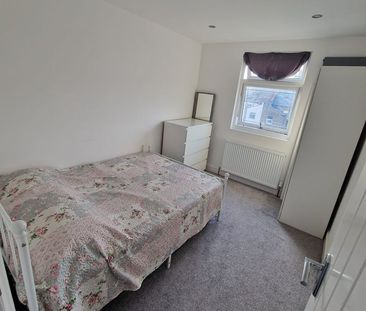 Room in a Shared House, Prestbury Road, E7 - Photo 6
