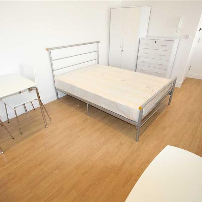 Studio to rent - Photo 1