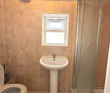 3 bedroom flat to rent - Photo 5