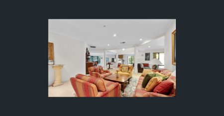 4x2 House at great location, like new paint.... - Photo 2