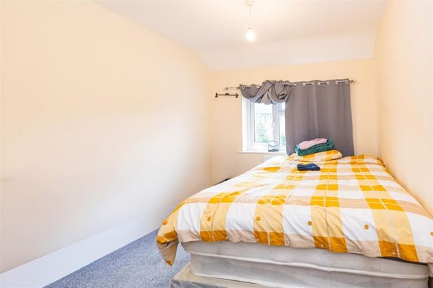 3 bed House - Semi-Detached To Let - Photo 1