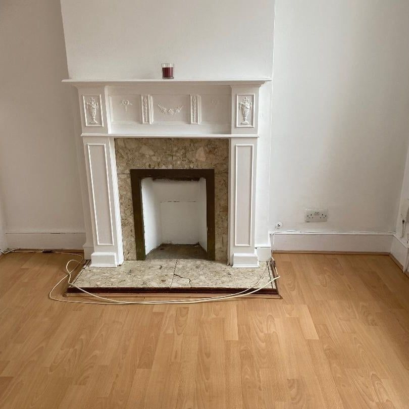 2 Bed End Terrace, Elmers Road, SE25 - Photo 1