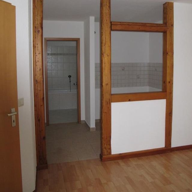 GemÃ¼tliche Singlewohnung mit Laminat und Tageslichtbad! - Photo 1