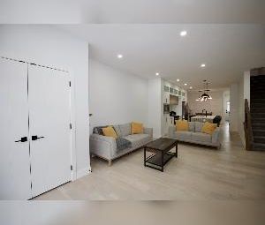 Inglewood Modern 4 Bed 2.5 Bath Dbl Garage Edmonton - Photo 1