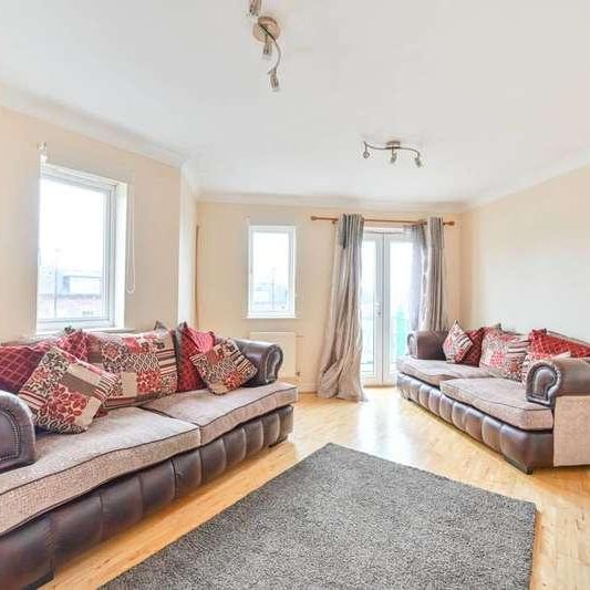 High Road, Harrow Weald, HA3 - Photo 1