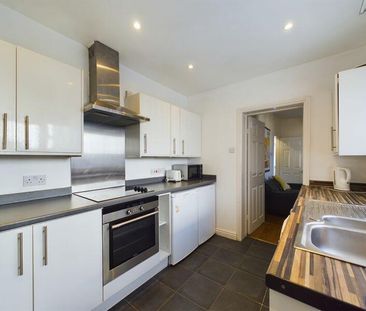 4 bedroom house - Photo 2