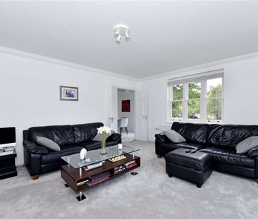 An immaculate two double bedroom apartment situated on the popular ... - Photo 2