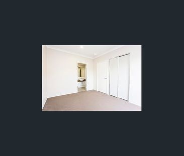 Large & Modern Unit w/ Private Courtyard in Top Location - Photo 1