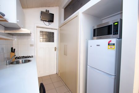 SELF-SUSTAINED STUDIO APARTMENT. - Photo 5