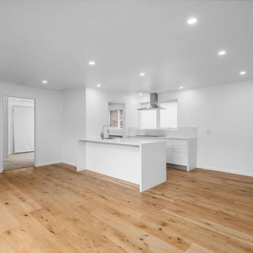 CONTEMPORARY STYLE | RENOVATED LUXURY | EXCEPTIONAL LOCATION - Photo 1