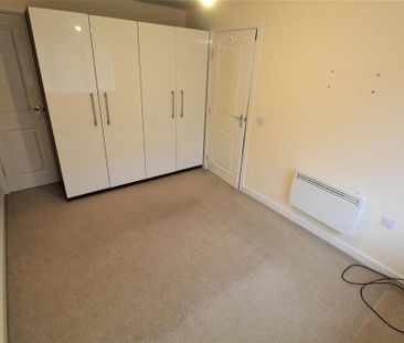 2 bedroom mews to rent - Photo 4