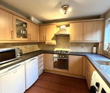 3 bedroom semi-detached house to rent - Photo 6