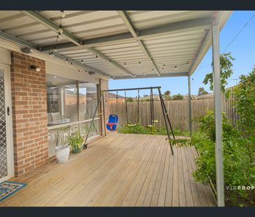 1/25 Horseshoe Circuit, Truganina, Vic 3029 - Photo 4