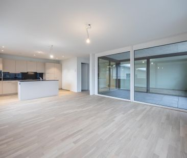 Moderne 3.5-Zimmer-Wohnung mit heller Loggia - Photo 2
