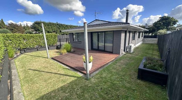 Charming 4-Bedroom Home in Prime Pukekohe Location – Zoned for Top School! - Photo 1