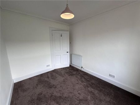 4 bedroom detached house to rent - Photo 4