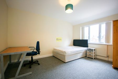 21 Windrush Grove - Photo 2