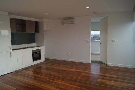 Beautiful Apartment In Prime Location! - Photo 2