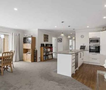 Modern 4 Bedroom Home In Westown - Photo 4