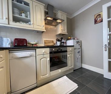 Room in a Shared House, Darmaine Close, CR2 - Photo 3