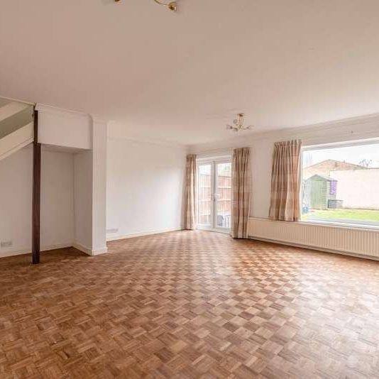 The Gower, Thorpe, TW20 - Photo 1