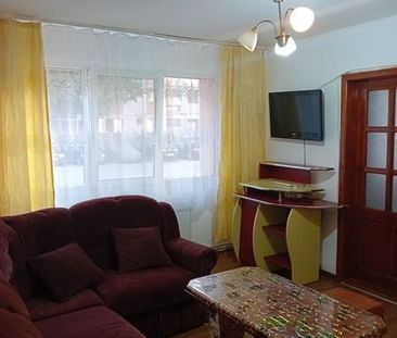 De închiriat apartament 2 camere 250 e negociabil - Photo 1
