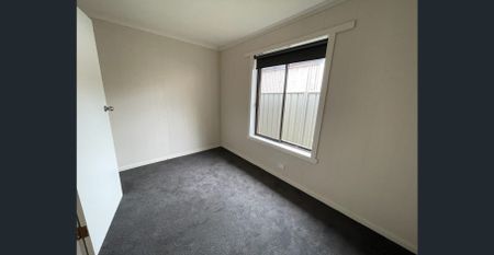 Modern low maintenance unit - Photo 2