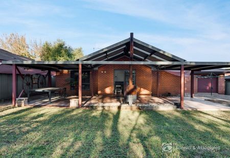 IDEAL HOME IN A CONVENIENT LOCATION - Photo 4