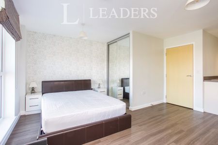 apartment to rent Nankeville Court, Guildford Road, Woking, GU22 - Photo 2