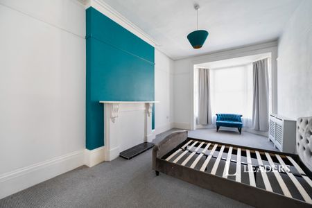 2 bedroom flat to rent Elphinstone Road, Southsea - Photo 4