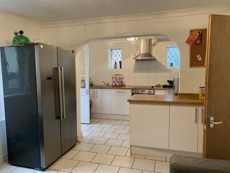 1 bedroom in a house share to rent - Photo 5