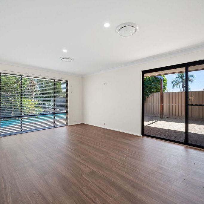 Spacious 5 Bedroom Family Home in Booragoon - Photo 1