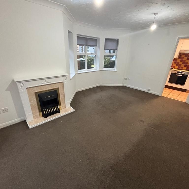 2 bedroom ground floor flat to rent - Photo 1